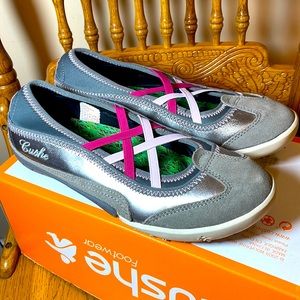 New in Box!! Cushe Size 8